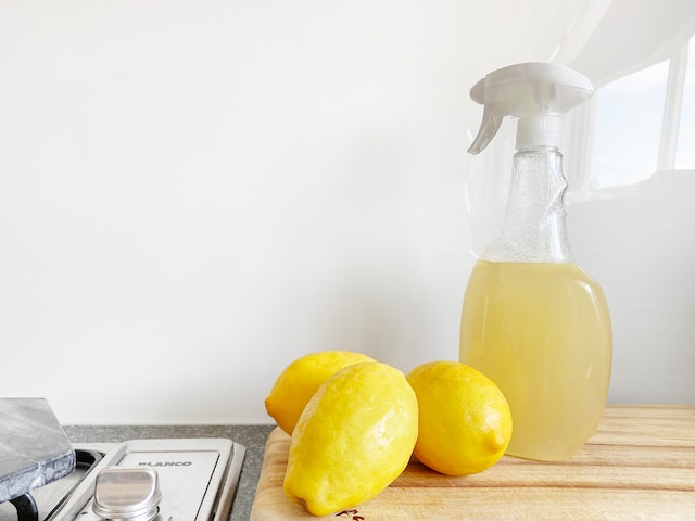 cleaning solution using lemon